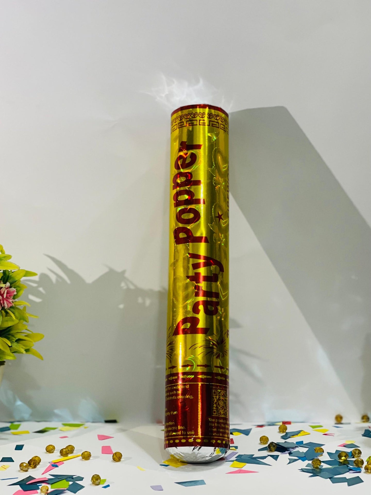 Birthday rose confetti party popper 30cm, fun decoration for weddings, anniversaries, New Year, and celebration events.