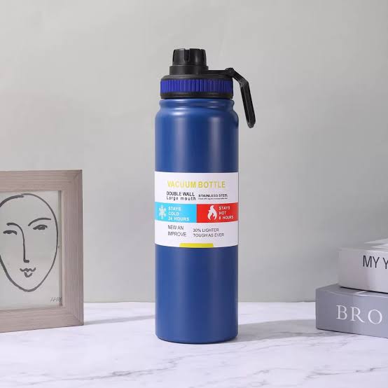 800ml double-wall insulated stainless steel water bottle, vacuum flask for hot & cold drinks, leak-proof and travel-friendly.