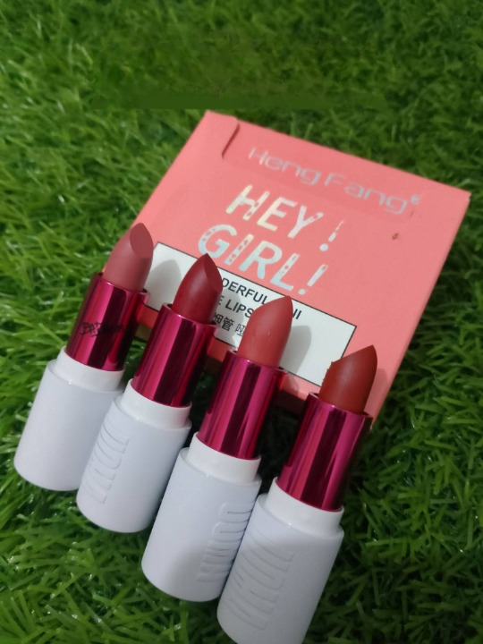 HengFang Hey Girl mini velvet matte lipstick set of 4 shades, highly pigmented, lightweight, travel-friendly, gift-ready.