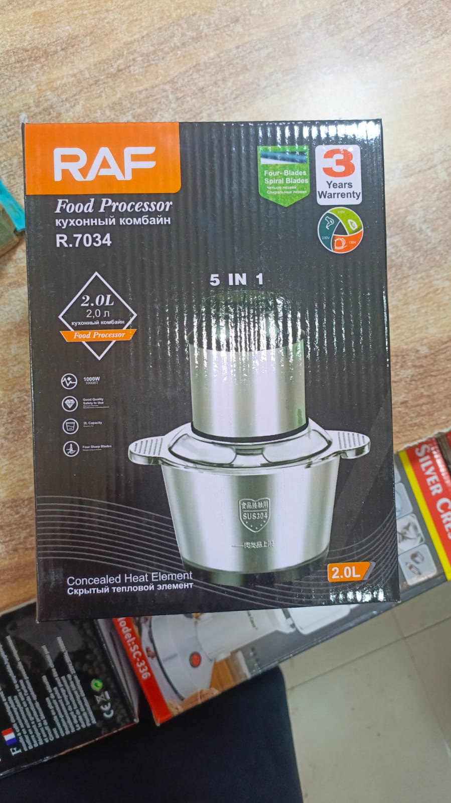 RAF 800W Electric Meat Chopper Ð 2L stainless steel bowl, sharp blades, and high-speed performance for easy kitchen prep