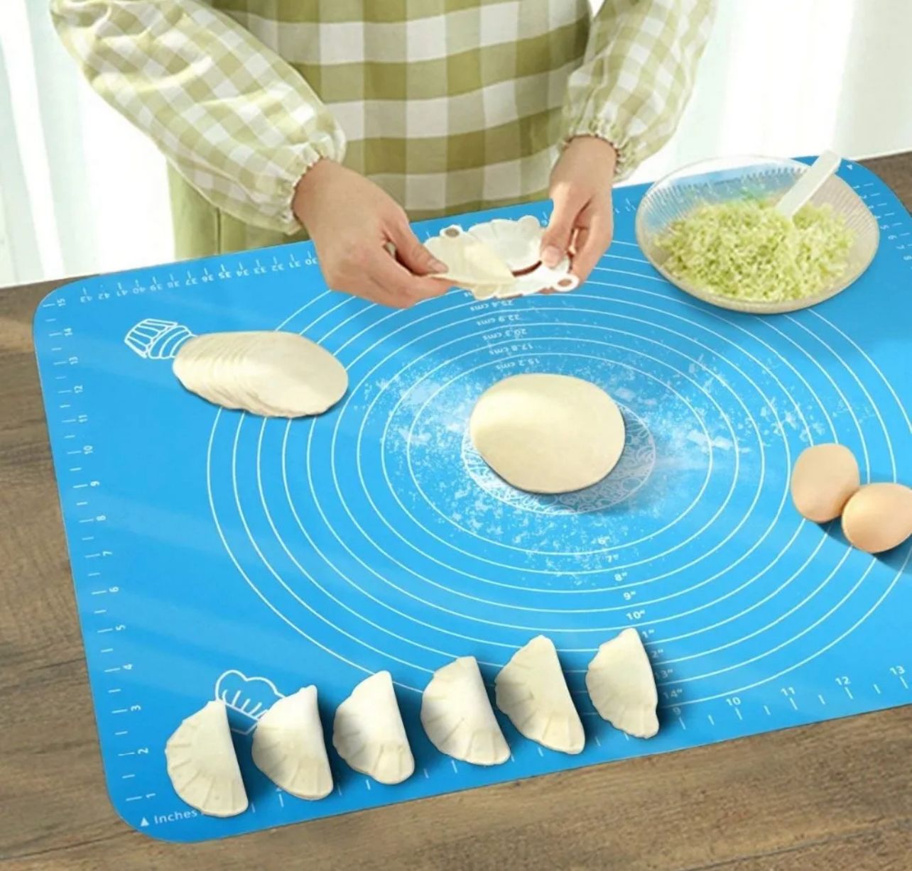 Large 50x40cm silicone roti mat, non-stick and multipurpose for kneading, rolling dough, and baking in the kitchen.