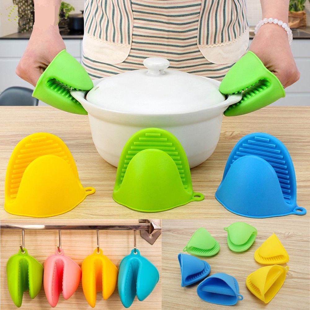Silicone heat resistant glove clip with anti-slip grip for safely handling hot pots, pans and baking trays