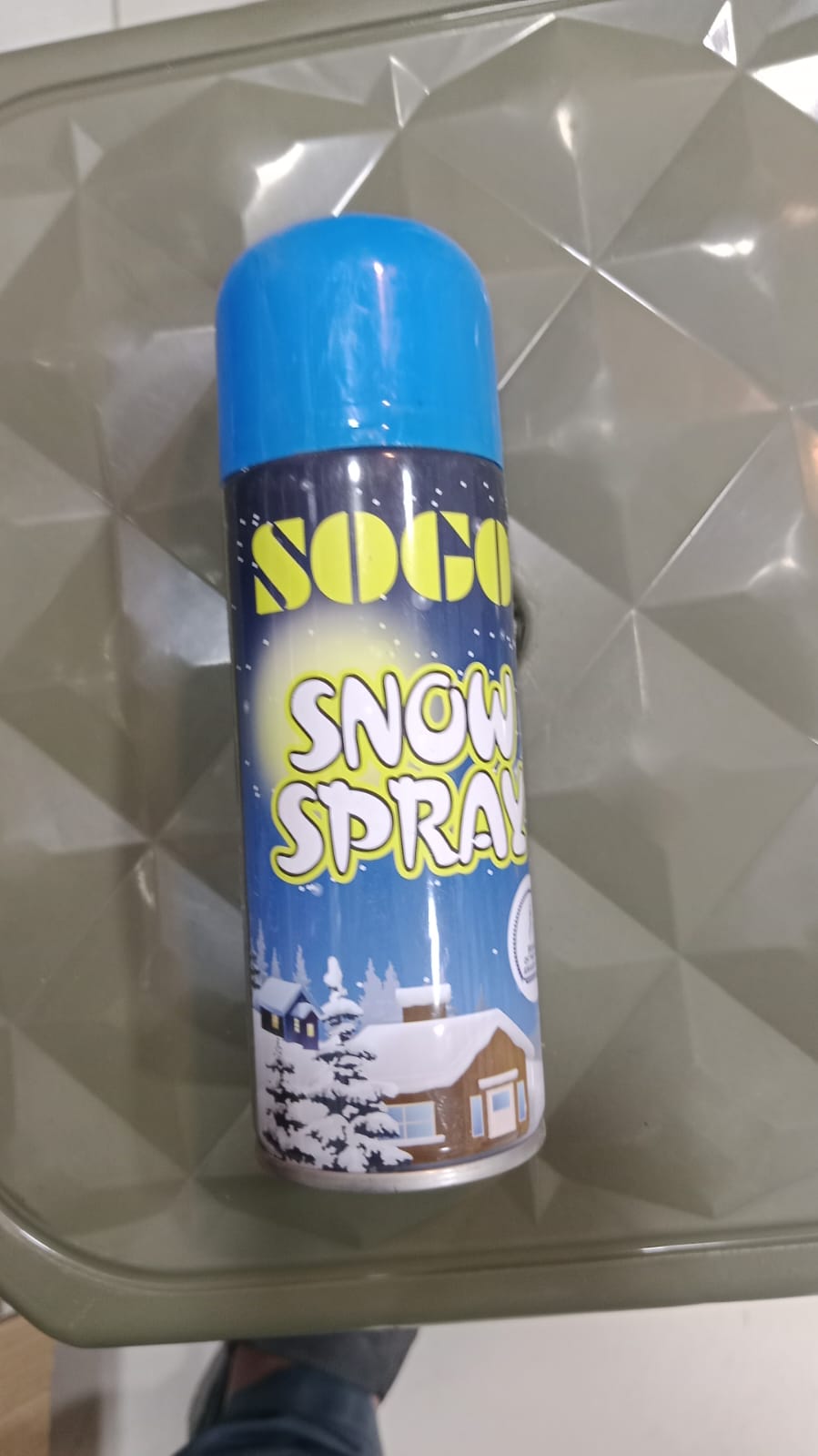 Party snow spray foam, festive celebration spray for birthdays, weddings, New Year, and fun event decorations.